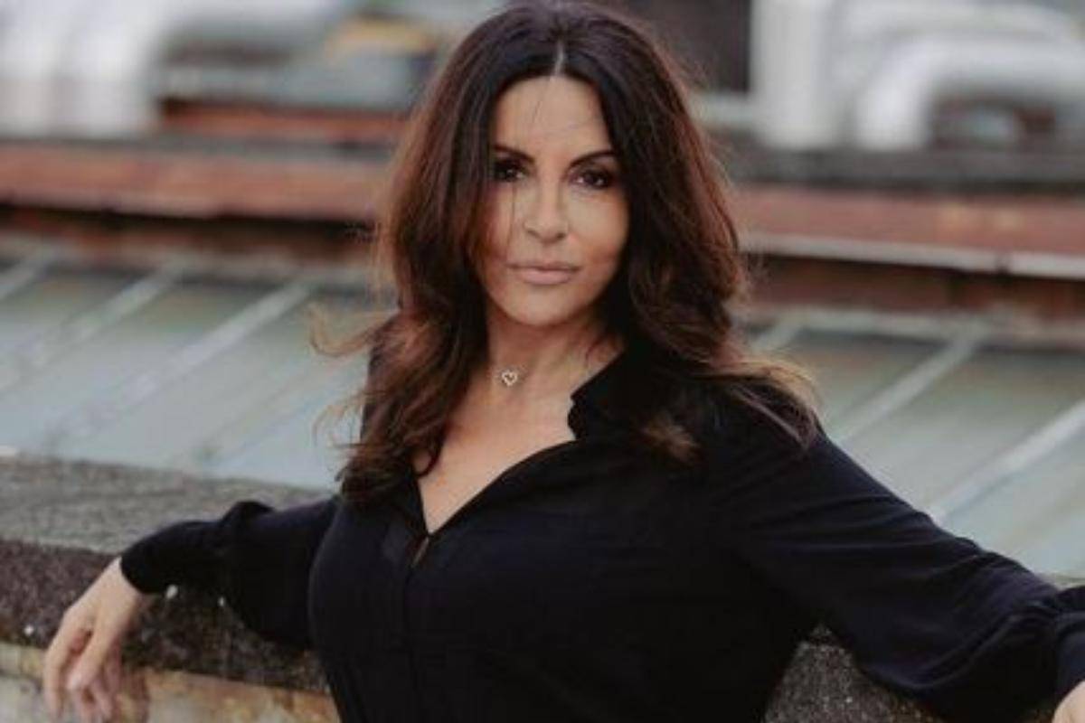 Sabrina Ferilli Maria De Filippi dettaglio