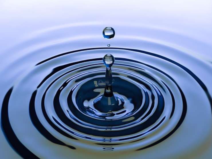 acqua pavimento pulire