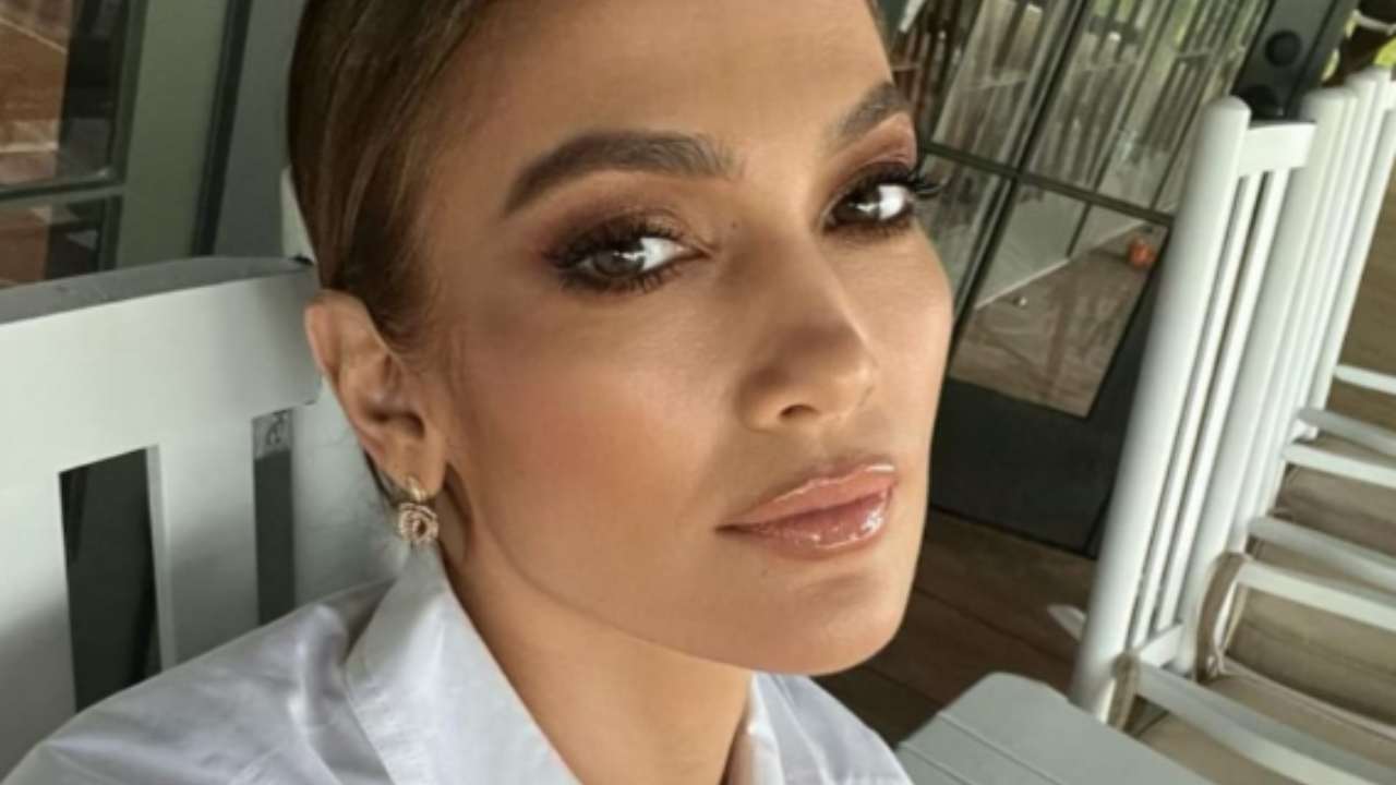 jennifer lopez pedicure