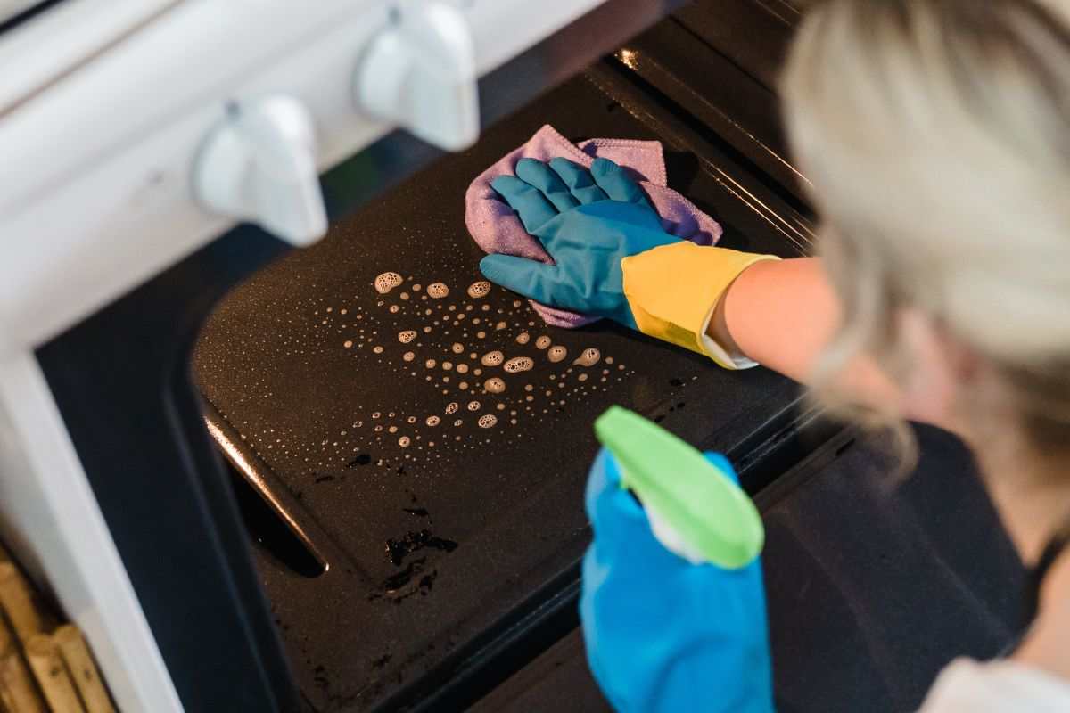prodotti naturali pulire forno