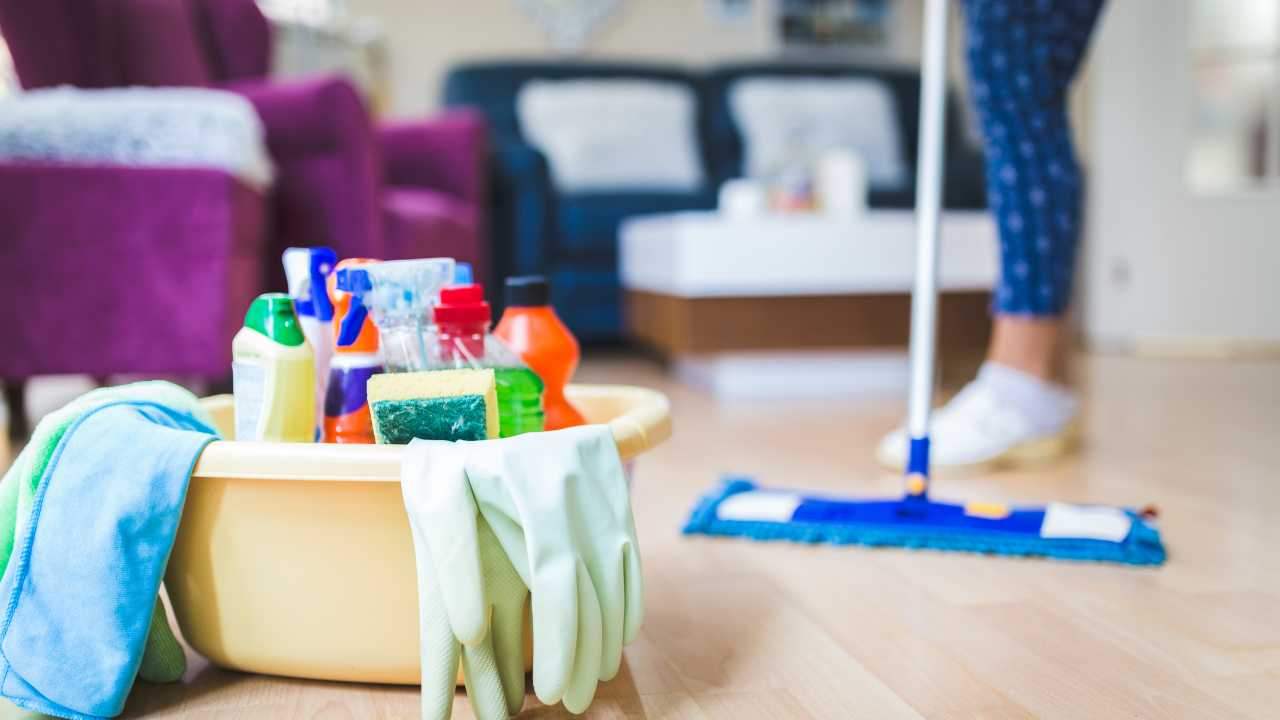 come pulire casa senza detersivi