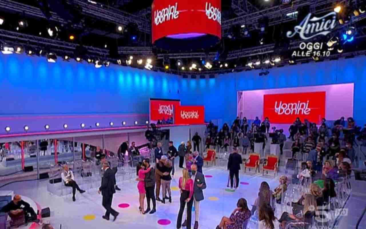 uomini e donne scontro