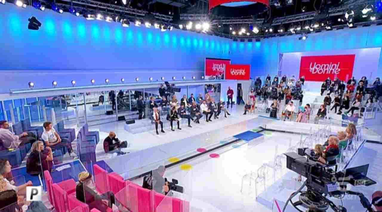 uomini e donne sfilata