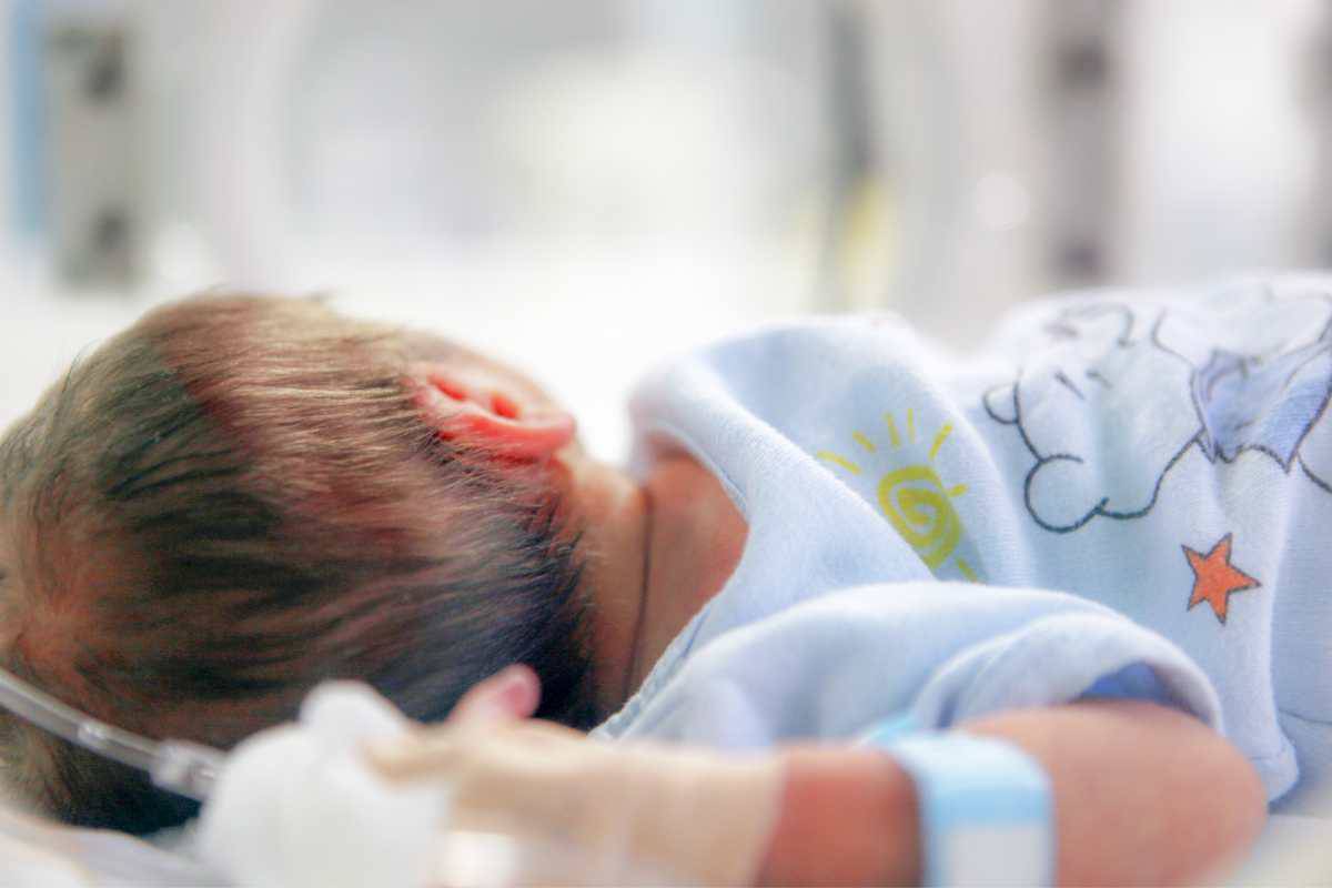 neonato in ospedale con vomito e perdita di peso