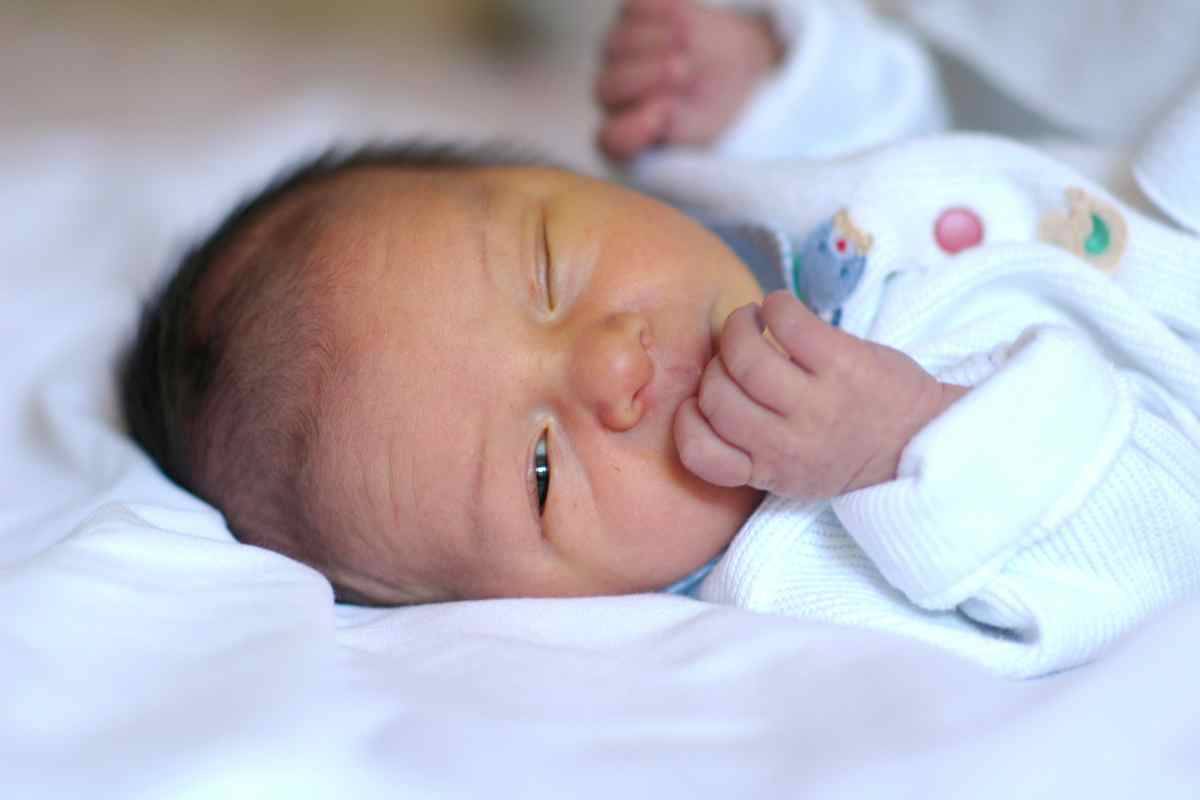 Quante ore di sonno devono fare i neonati?