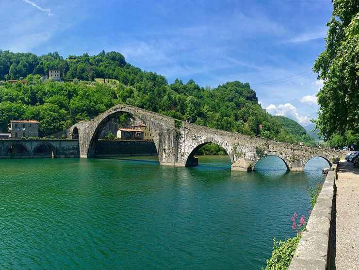 un ponte molto particolare in Italia