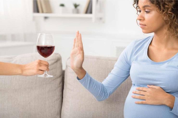 Cosa succede se bevi alcol in gravidanza