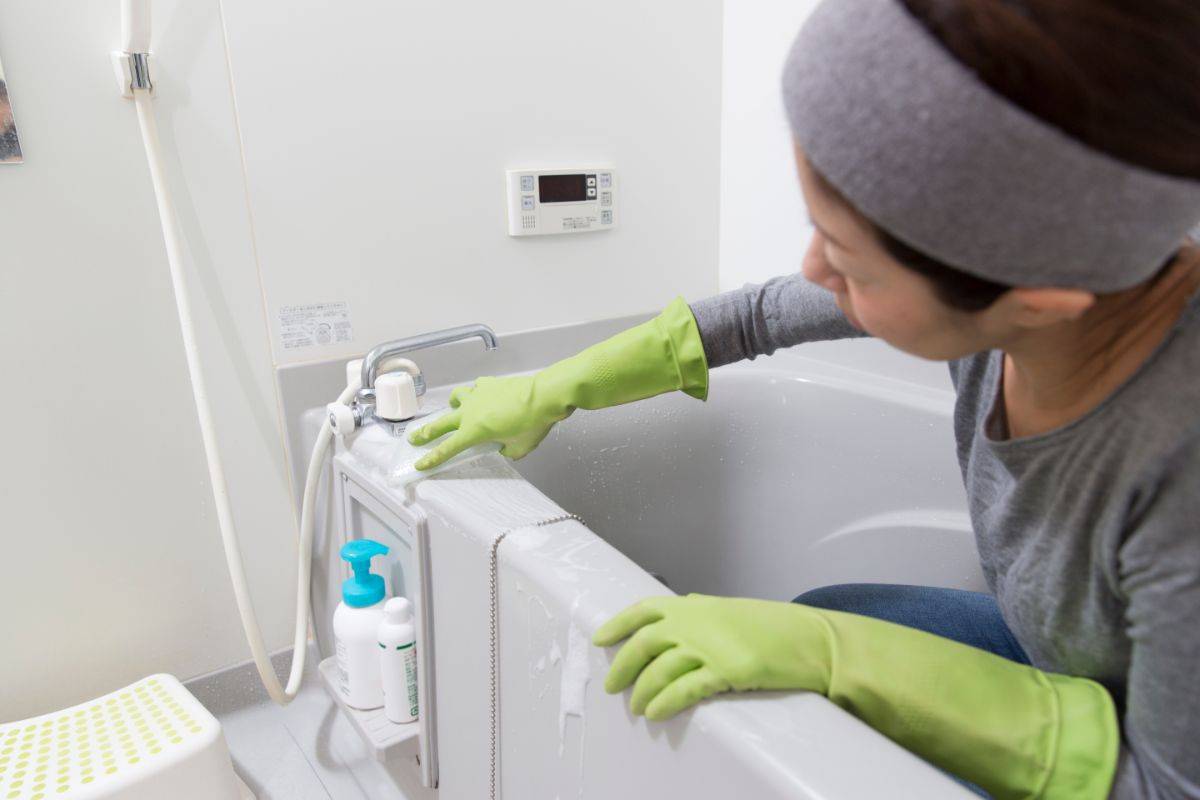 eliminare muffa dalla guarnizione in silicone