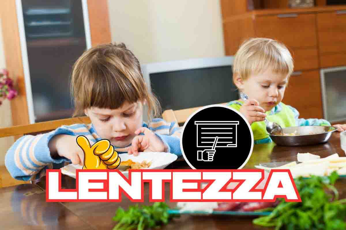 Bambini mangiano lentamente