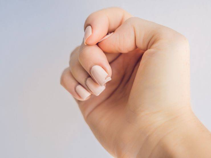 curare unghie fragili 