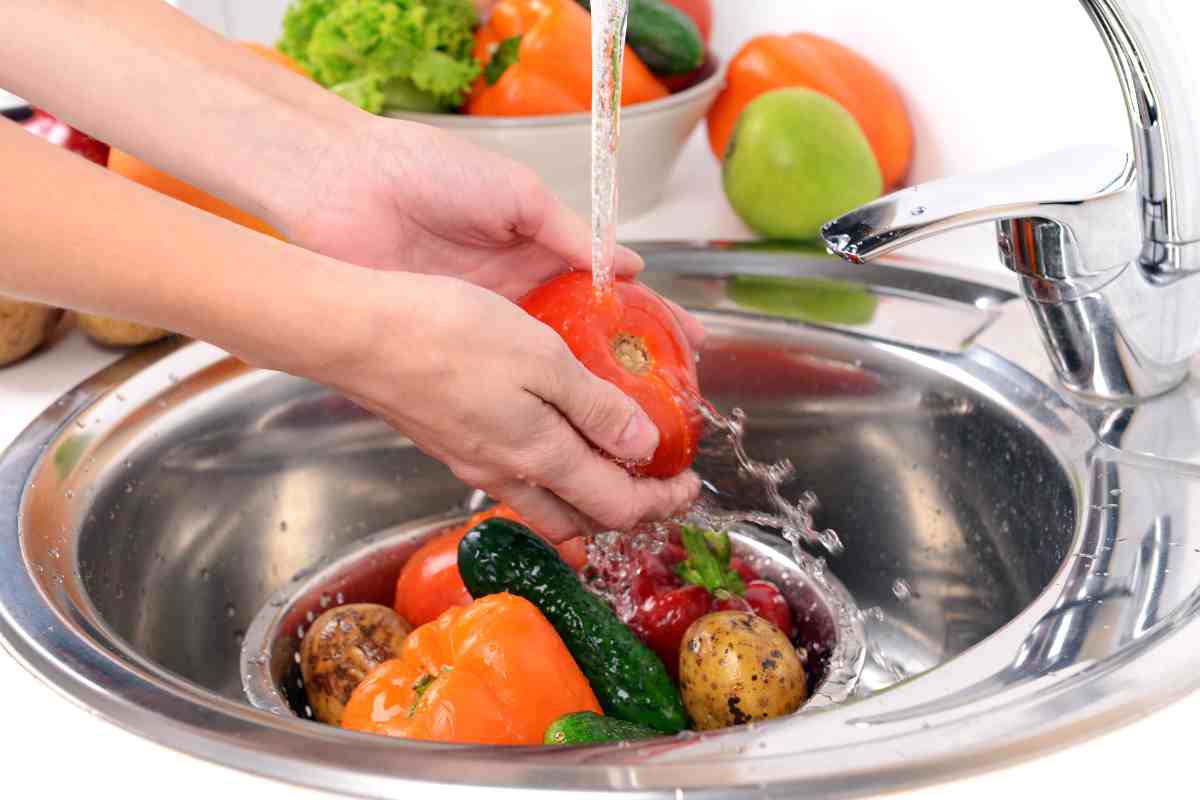 Come lavare al meglio frutta e verdura