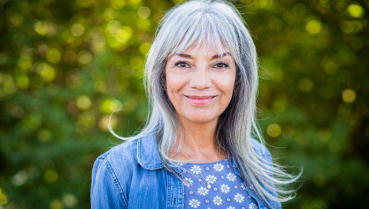 quali tagli valorizzano i capelli bianchi