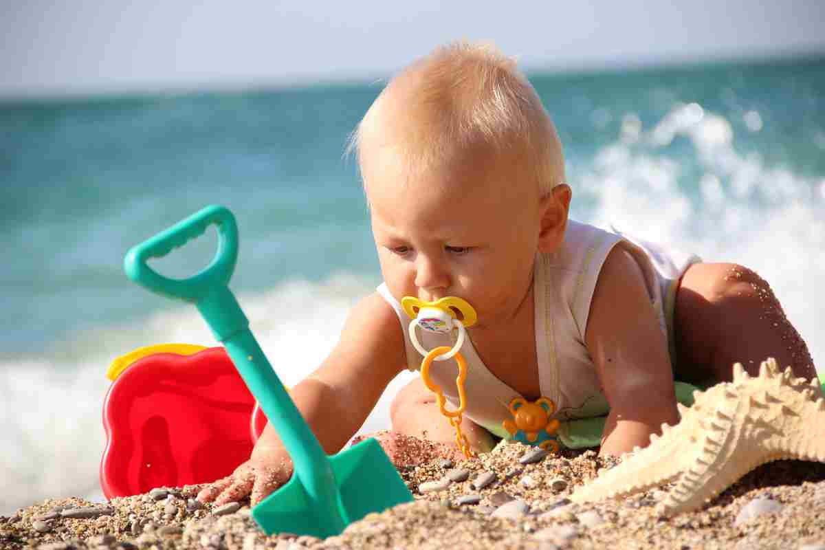 Andare al mare con un bambino piccolo, il manuale