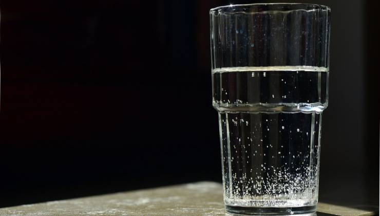 8 bicchieri d'acqua al giorno per dimagrire
