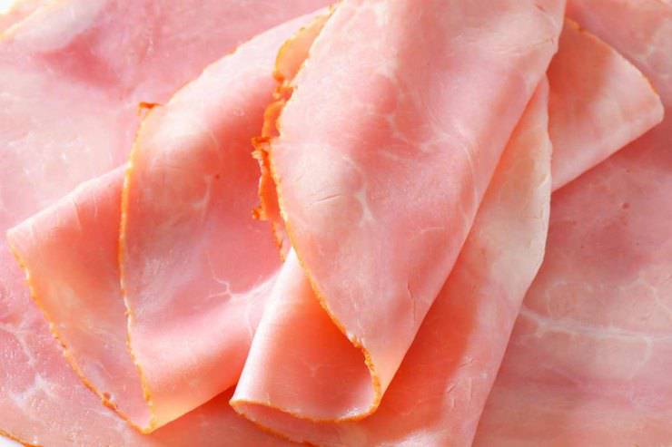 Prosciutto cotto con le macchie sicurezza