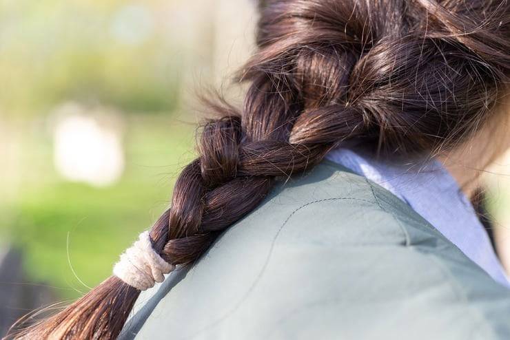 capelli raccolti in base al viso