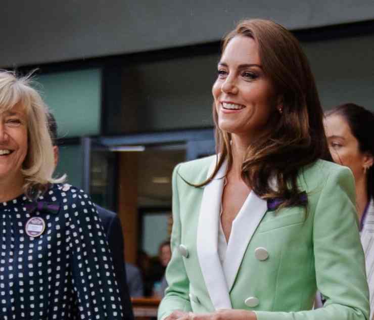 Look con giacca verde di Kate Middleton