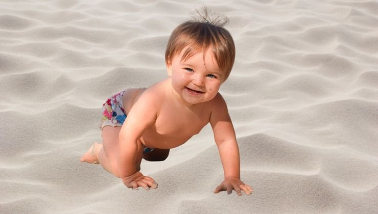 bambino che mangia la sabbia cosa accade