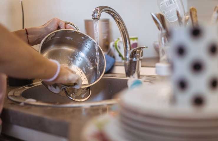 lavare i piatti errore evitare