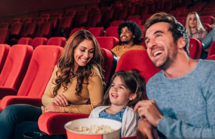 famiglia felice al cinema
